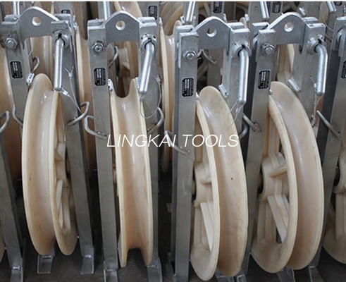 La linea sopraelevata galvanizzata costruzione della struttura d'acciaio foggia le pulegge di nylon 660 * 100mm
